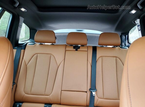 5UX53DP06N9K07309 2022 BMW X3 Blue Widok tylnych siedzeń