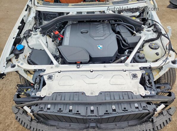 5UX53DP07P9S11016 2023 BMW X3 White Widok komory silnika