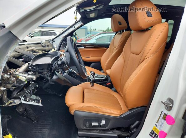 5UX53DP07P9S11016 2023 BMW X3 White Widok wnętrza z przodu