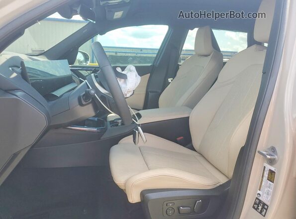 5UX53GP05S9Z56275 2025 BMW X3 Tan Widok wnętrza z przodu