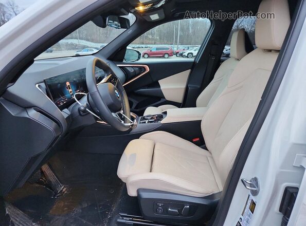 5UX53GP06S9073558 2025 BMW X3 White Widok wnętrza z przodu