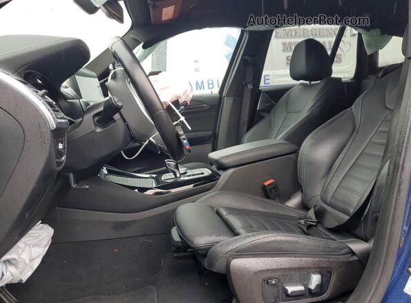 5UX83DP01P9N70830 2023 BMW X3 Синий Вид салона спереди
