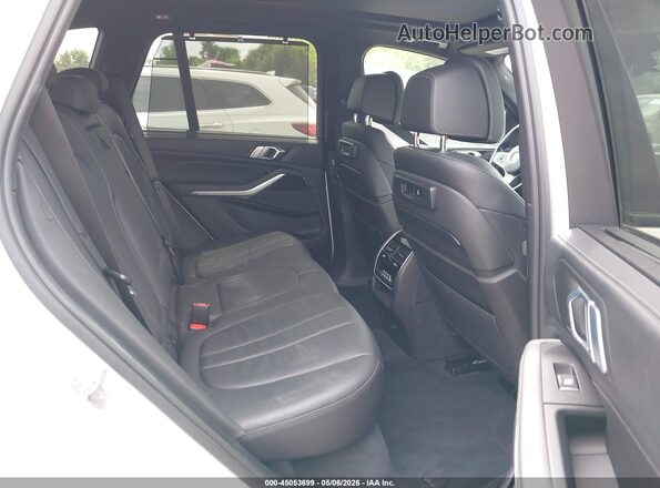 5UXCR4C01L9C02935 2020 BMW X5 White Widok naklejki z numerem VIN
