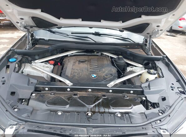 5UXCR4C01L9C02935 2020 BMW X5 White Widok z tyłu