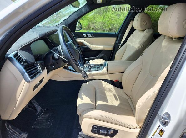 5UXCR6C0XLLL65837 2020 BMW X5 Белый Вид салона спереди