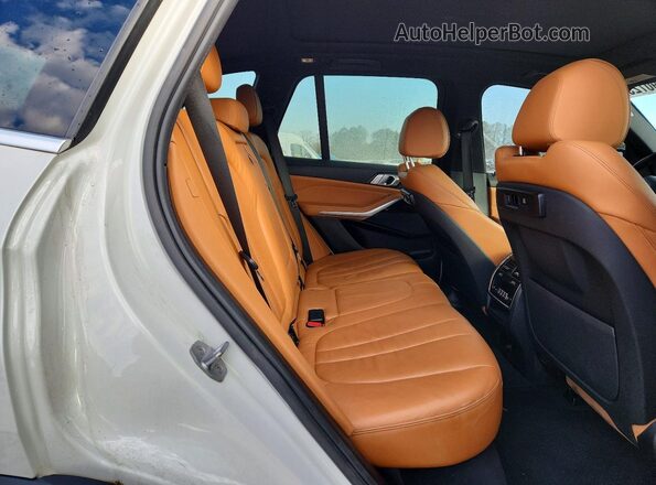 5UXCR6C57KLL08683 2019 BMW X5 Белый Вид задних сидений