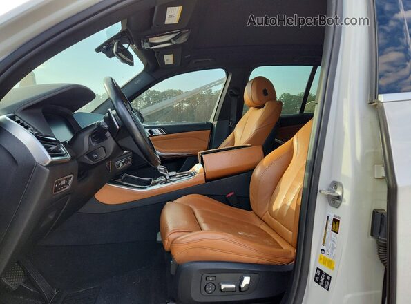 5UXCR6C57KLL08683 2019 BMW X5 Белый Вид салона спереди