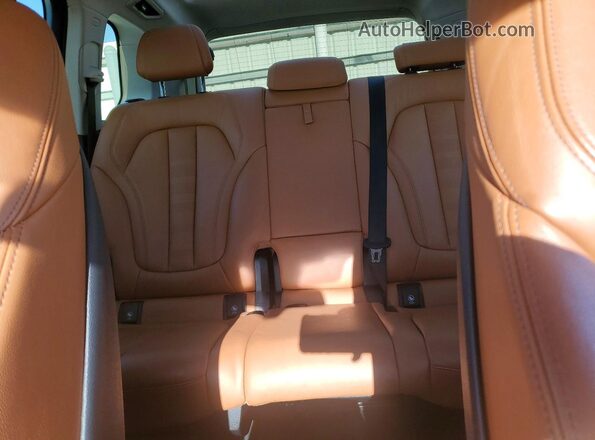 5UXCW2C02M9H35987 2021 BMW X7 Белый Вид задних сидений