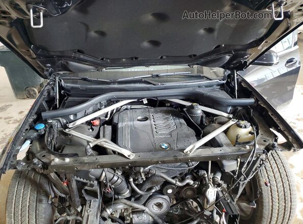 5UXCW2C02N9M47756 2022 BMW X7 Black Vista del compartimento del motor