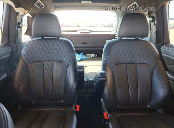 5UXCW2C06N9L28561 2022 BMW X7 Gray Rear seats view