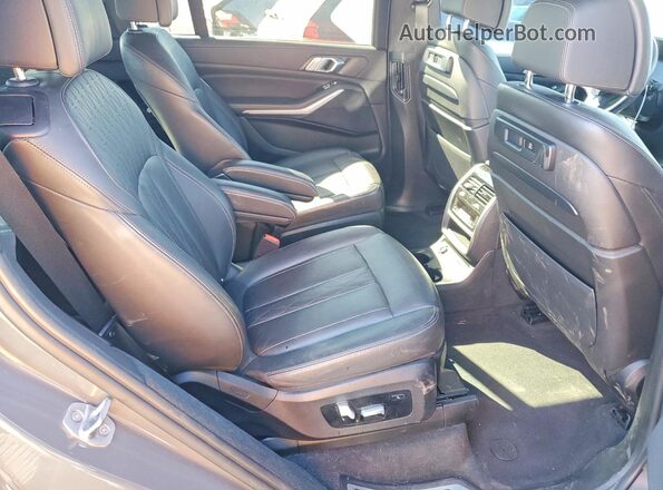 5UXCW2C06N9L28561 2022 BMW X7 Gray Rear interior view