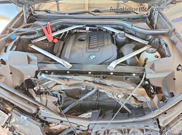 5UXCW2C06N9L28561 2022 BMW X7 Gray Engine compartment view