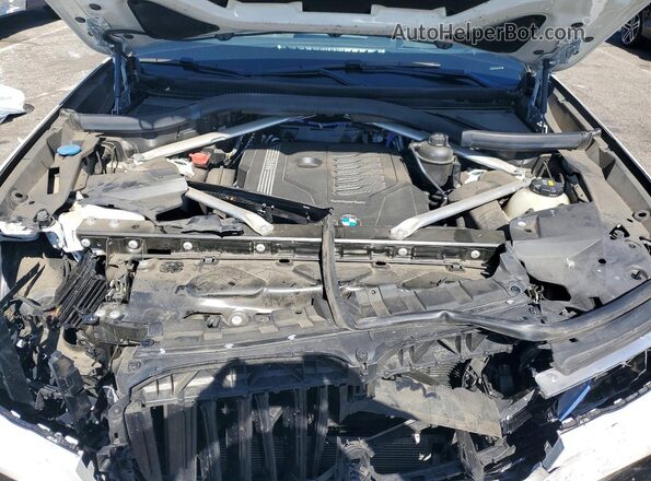 5UXCW2C07N9L11557 2022 BMW X7 White Vista del compartimento del motor