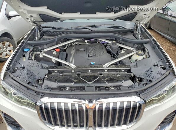 5UXCW2C08N9L34412 2022 BMW X7 White Widok wnętrza z tyłu