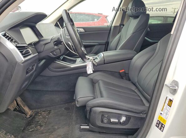 5UXCW2C08N9L34412 2022 BMW X7 White Widok wnętrza z przodu