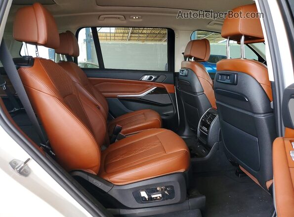 5UXCW2C09L9C68792 2020 BMW X7 White უკანა სალონის ხედი