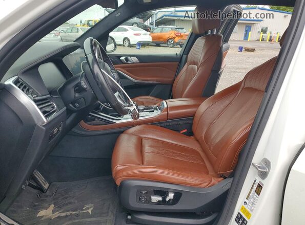 5UXCW2C5XKL081572 2019 BMW X7 Белый Вид салона спереди