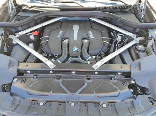 5UXCX4C55KLS37719 2019 BMW X7 White Vista del compartimento del motor