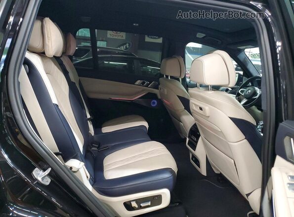 5UXCX6C00LLE35984 2020 BMW X7 Black Widok wnętrza z tyłu