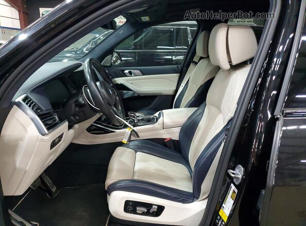 5UXCX6C00LLE35984 2020 BMW X7 Black Widok wnętrza z przodu