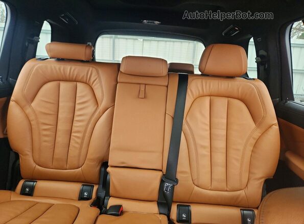 5UXCX6C04M9F01774 2021 BMW X7 White Widok tylnych siedzeń