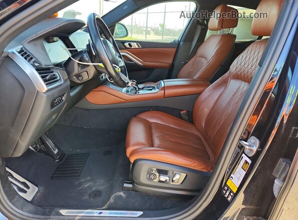 5UXCY6C06P9N71775 2023 BMW X6 Черный Вид салона спереди