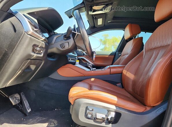 5UXCY8C01N9K59887 2022 BMW X6 Зеленый Вид салона спереди