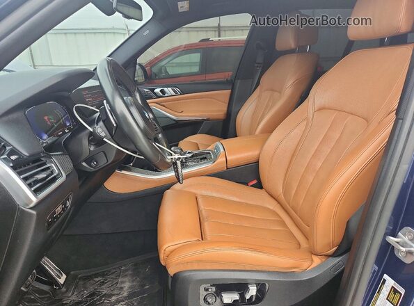 5UXJU2C51KLN65997 2019 BMW X5 Синий Вид салона спереди
