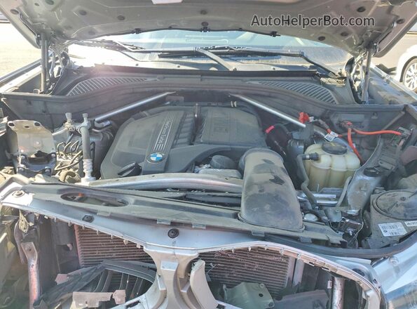 5UXKR2C58J0Z14045 2018 BMW X5 Серебряный Вид подкапотного пространства