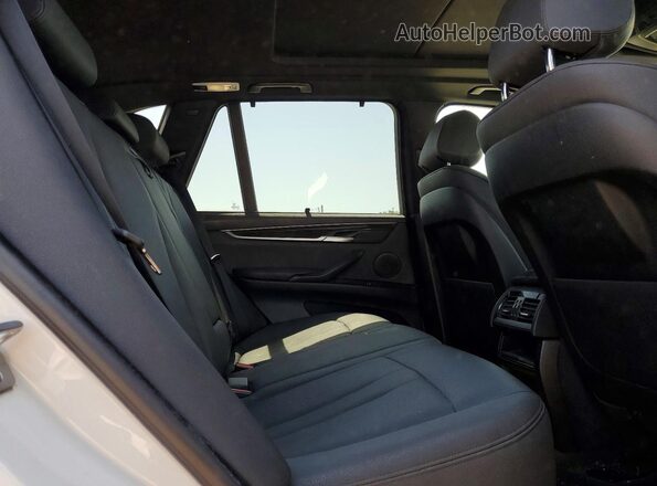 5UXKT0C58J0W00675 2018 BMW X5 Белый Вид задней части салона