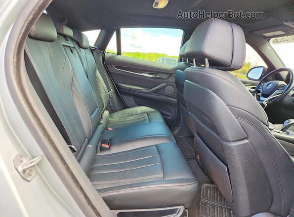 5UXKU2C56J0Z61539 2018 BMW X6 Серебряный Вид задней части салона