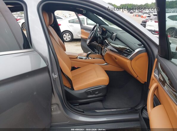 5UXKU2C58J0Z61932 2018 BMW X6 Серый Вид салона спереди