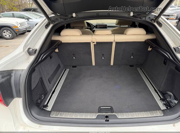 5UXKU6C37H0W38407 2017 BMW X6 Белый Вид задней части салона