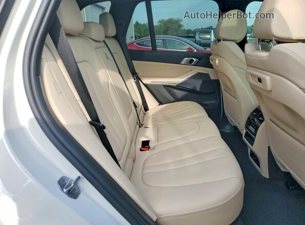 5UXTA6C03N9M02413 2022 BMW X5 Белый Вид задней части салона