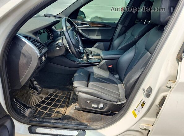5UXTR7C54KLF25102 2019 BMW X3 Белый Вид салона спереди