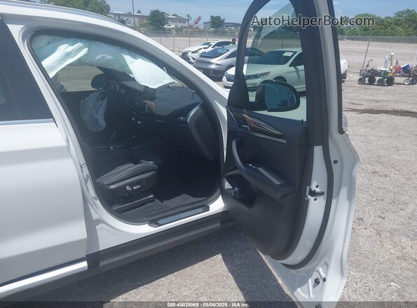 5UXTR7C55KLR47361 2019 BMW X3 Белый Вид салона спереди