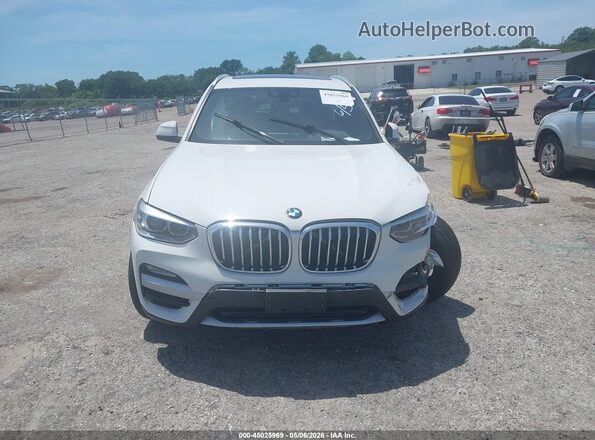 5UXTR7C55KLR47361 2019 BMW X3 Белый Вид панели приборов