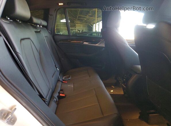 5UXTR7C56KLR50513 2019 BMW X3 White Widok tylnych siedzeń