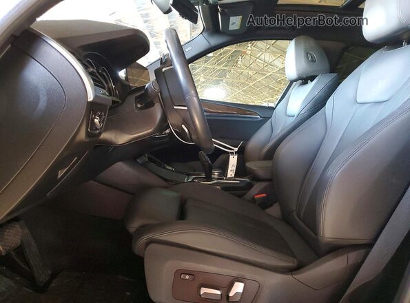 5UXTR7C56KLR50513 2019 BMW X3 White Widok wnętrza z przodu