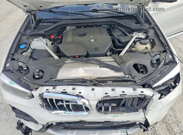 5UXTR7C59KLF24897 2019 BMW X3 White Vista del compartimento del motor