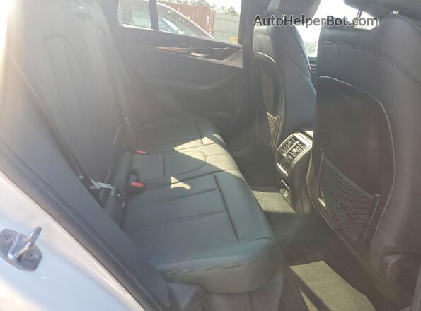 5UXTR7C59KLF24897 2019 BMW X3 White Vista interior trasera