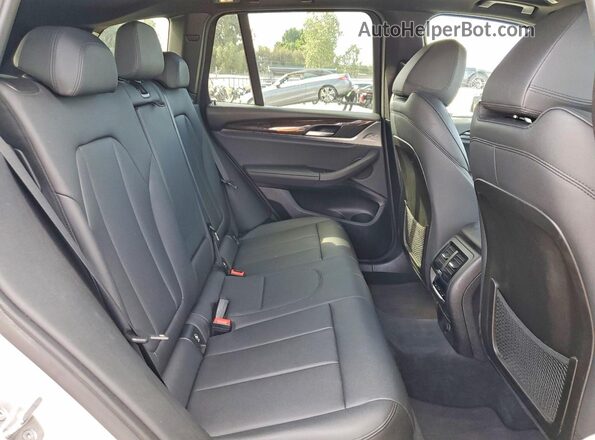 5UXTR7C5XKLE88699 2019 BMW X3 Белый Вид задней части салона