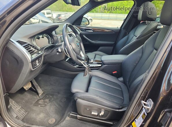 5UXTR9C52JLC73957 2018 BMW X3 Черный Вид салона спереди