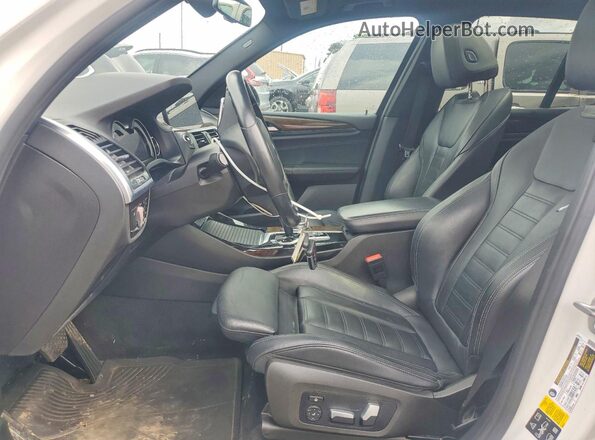 5UXTR9C54JLD68021 2018 BMW X3 Белый Вид салона спереди
