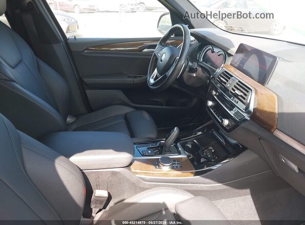 5UXTR9C54KLR03380 2019 BMW X3 Черный Вид салона спереди
