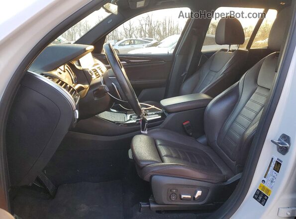 5UXTR9C56JLD90053 2018 BMW X3 White Front interior view