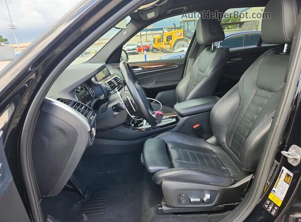 5UXTR9C58JLD58155 2018 BMW X3 Черный Вид салона спереди