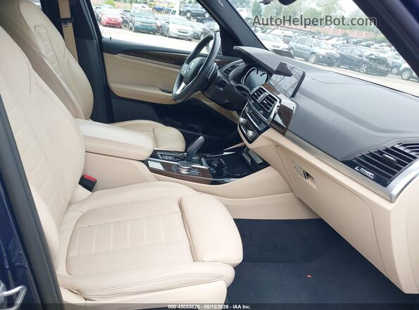 5UXTR9C59JLD72081 2018 BMW X3 Синий Вид салона спереди