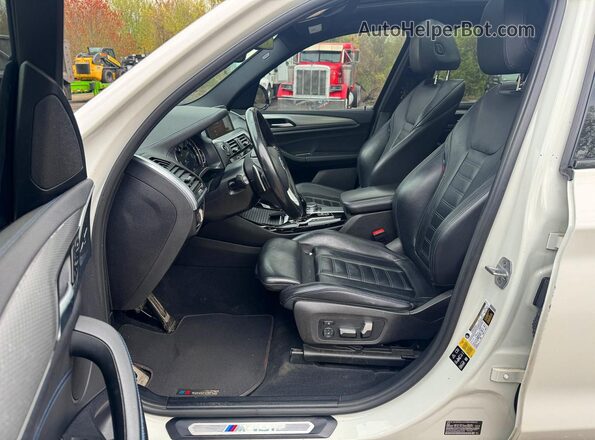 5UXTS3C59J0Z01223 2018 BMW X3 White Vista del compartimento del motor