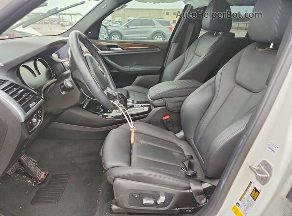5UXTY3C01M9E68728 2021 BMW X3 Белый Вид салона спереди